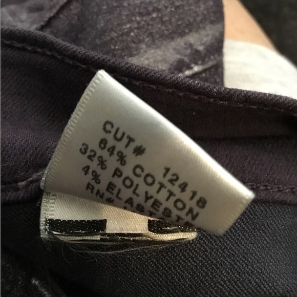 J Brand Super skinny jeans woman’s size 26
Indigo will bleed - Picture 3 of 16